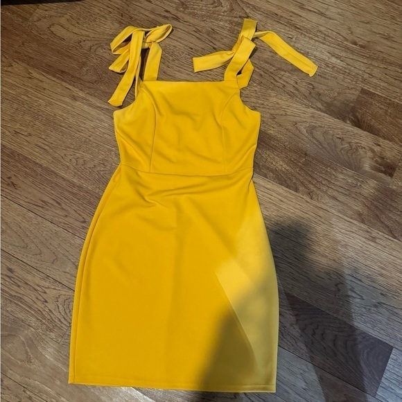 67. BLUE BLUSH Yellow Mini Dress - Picture 10 of 11